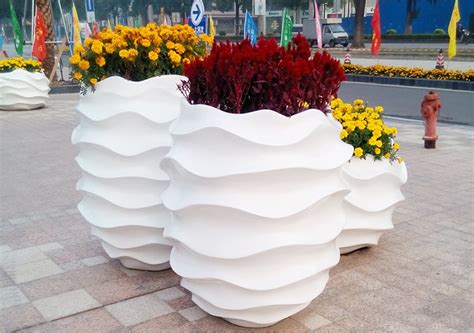 玻璃钢公司定制生产新款玻璃钢花盆样式 - 深圳市宇巍玻璃钢科技有限公司