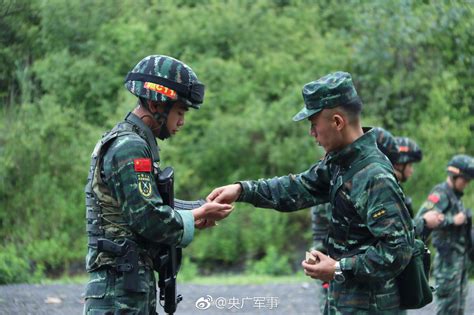 上蔡县领导慰问人武部、消防大队、武警中队官兵