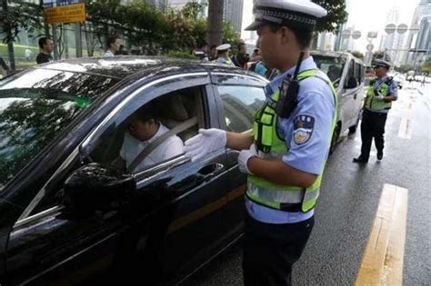 代驾司机到了，车主却被警察带走了_上海滩_新民网
