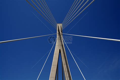 弗兰克图德曼博士的桥桥梁沥青工程师电缆工程海岸线汽车天空跨度河流高清图片下载-正版图片320449464-摄图网