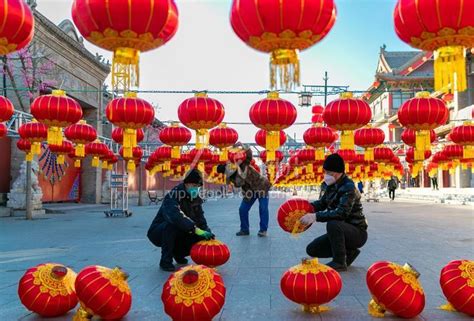 内蒙古呼和浩特：年味满满中国红-人民图片网