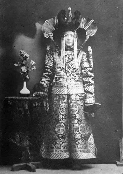 外蒙古如何从中国独立？蒙古最后的“女王”不幸的一生，给你答案__凤凰网