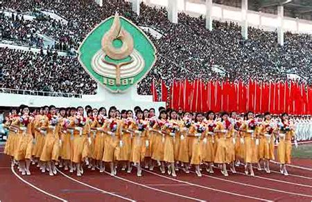 朝鲜举行大型阅兵仪式庆祝建国65周年-嵊州新闻网