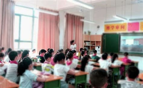 讲述教育故事分享育人心得-北京第四十四中学PPT模板下载_编号qgdoabal_熊猫办公