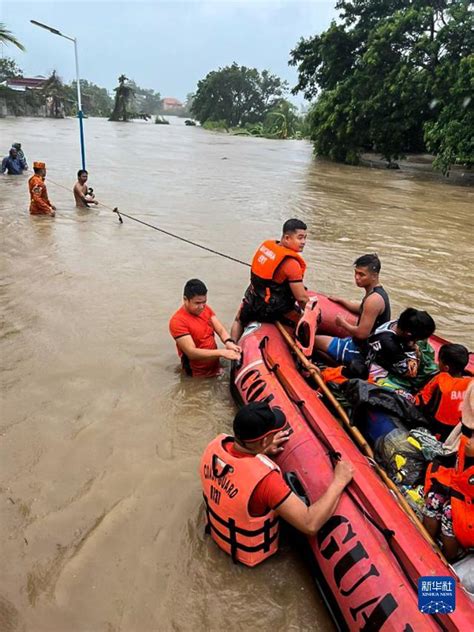 直击｜台风“杜苏芮”致菲律宾18万人受灾|台风|警察_新浪新闻