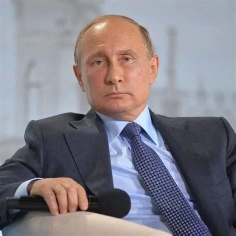 俄罗斯公布新政府成员名单 防长外长等12名部长留任|西卢安诺夫|尤里_新浪新闻