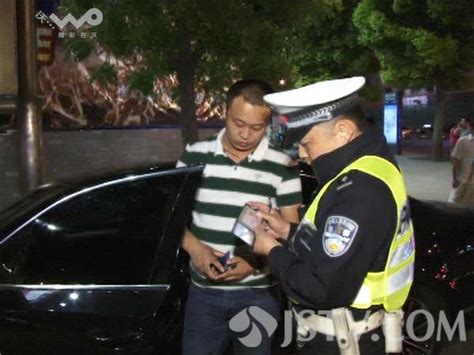 徐州市交巡警支队：一晚上查处近百起交通违法行为