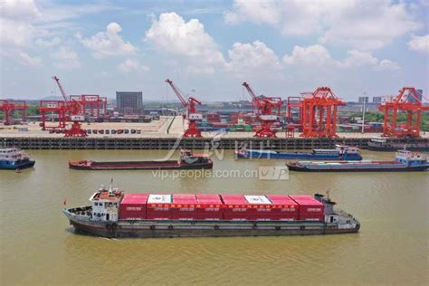 南昌：千吨级航线开通-人民图片网