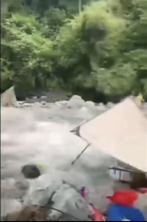 四川彭州山洪灾害已致4死9伤目击者：几十秒冲走下游人群_腾讯视频