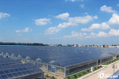 中控太阳能德令哈50MW塔式光热电站建设实录_腾讯视频