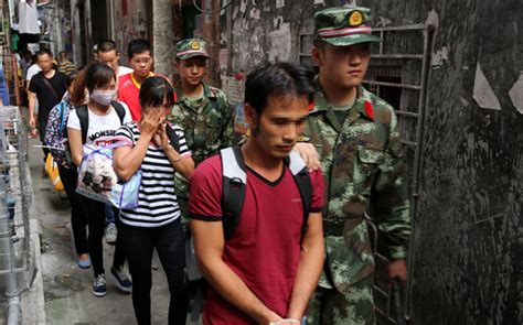 26名越南人偷渡深圳被抓：因为中国工资高|界面新闻 · 图片