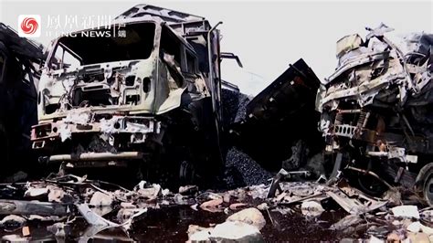 又见油罐车事故 高速上20多个油桶爆炸_卡车之家