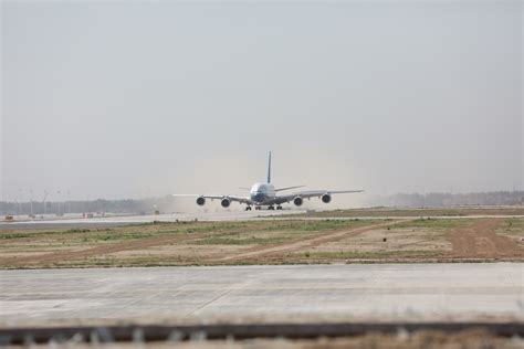 大兴国际机场真机试飞 首架南航飞机顺利落地