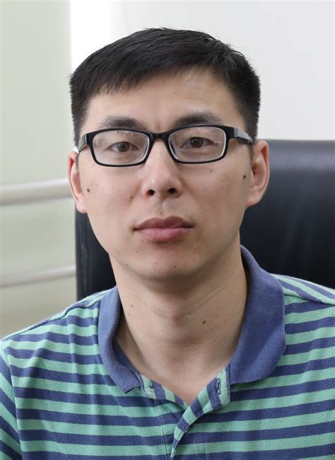 张鹏飞-内蒙古大学-能源材料化学研究院