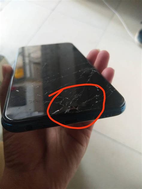 手机屏幕碎成这样修要多少钱?