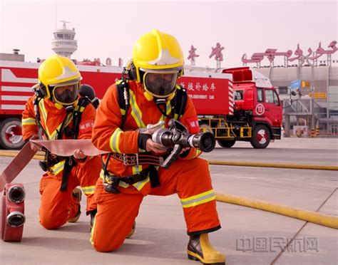 连夜增援！第二批5省市510名消防员跨区域增援河南 - 头条轮播图 - 新湖南