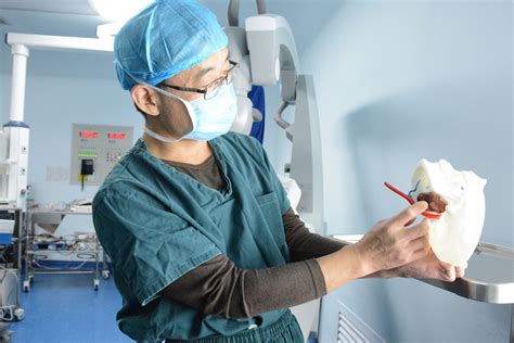 市中心医院神经外科与口腔科合作完成一例高难度颅底肿瘤切除术 - 益阳市中心医院