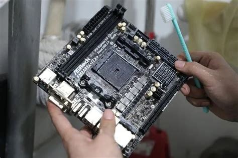 电脑主板。CPU。硬盘温度是多少才算正常啊-