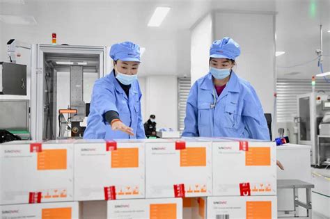 一分钟最多灌装600剂！记者探访新冠疫苗生产车间 - 世相 - 新湖南