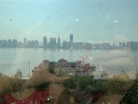在武汉江汉关码头乘坐轮渡至中华路码头，票价一块五，轮船舒适安全江景壮丽_腾讯视频