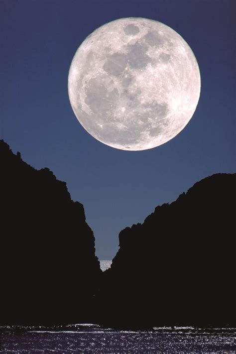 月亮的照片真实图片是一组关于月亮的图片
