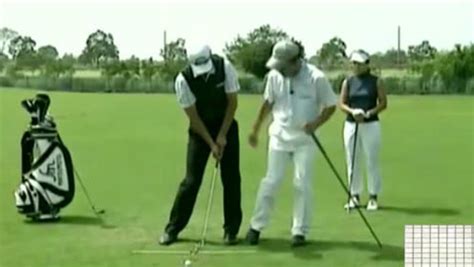 高尔夫新手挥杆动作教程：曲腕的正确做法