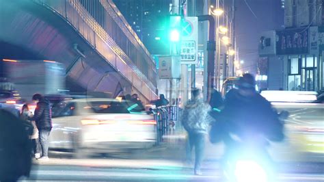 东京的人行道 尽是行色匆匆的行人|人行道|东京|新宿_新浪新闻