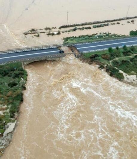 保定一大桥遭洪水冲垮，只剩断壁残垣_凤凰网视频_凤凰网