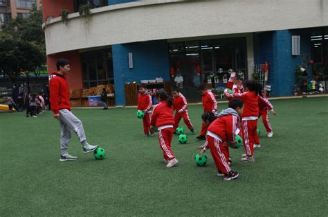 媒体聚焦 | 幼儿足球发展的“破冰者”，成都市十五幼启用线上视频教学参与足球游戏 - 全国足球特色幼儿园