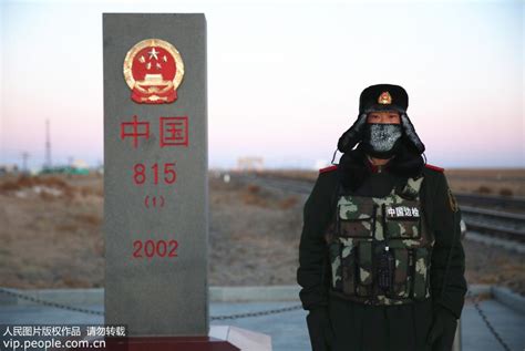 内蒙古开启“冰冻周” 边防哨兵-30℃界碑站岗【2】--图片频道--人民网