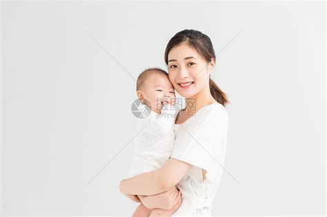 母婴妈妈抱着宝宝高清图片下载-正版图片500962172-摄图网