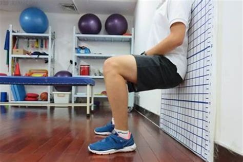 靠墙静蹲可以减大腿么 靠墙静蹲的正确姿势 - 肌肉网