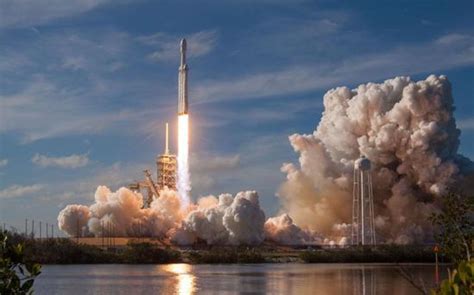 SpaceX有望在5月首次将NASA宇航员送上太空-驼驮网