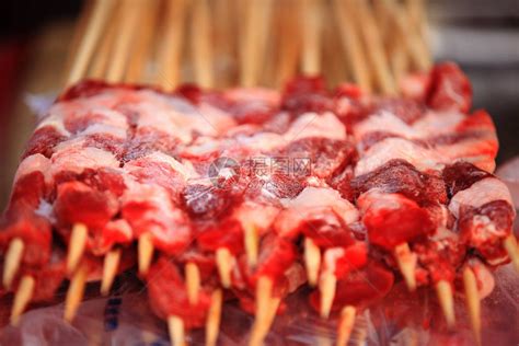 烤羊肉串是一种美味的小吃高清图片下载-正版图片506290207-摄图网