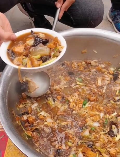 舌尖上的大锅菜，带你去探秘民间传统美食“满汉全席”|大锅菜|粉条|大锅_新浪新闻