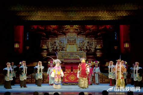 7月10日，河北井陉县晋剧团在山西梅兰芳剧院内上演两出剧目《火烧庆功楼》《血战金沙滩》，系参加由我省举办的“惠民剧场”常态化演出活动。