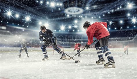 溜冰场的曲棍球比赛曲棍球运动员冰球攻击高清图片下载-正版图片300364278-摄图网