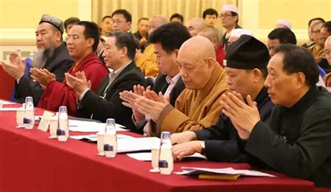 文峰区召开民族宗教政策法规集中宣传月专题会议