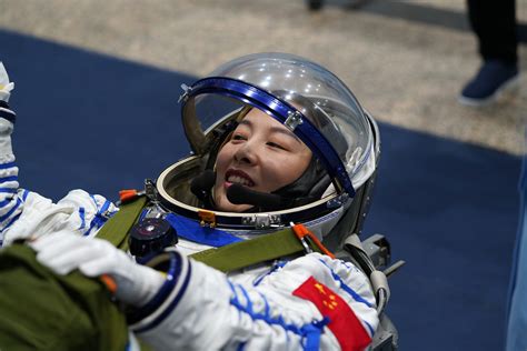 作为中国第一女航天员，为什么刘洋突然消失了？如今她过得怎样？__财经头条