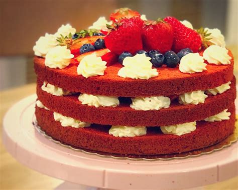 美味的红丝绒蛋糕高清图片下载-正版图片600113487-摄图网