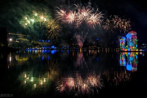 新年第一天超过700名国内外游客青海湖畔徒步过新年 --大美青海