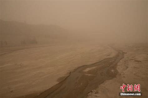 实拍北京沙尘：天空昏黄空气严重污染-天气图集-中国天气网
