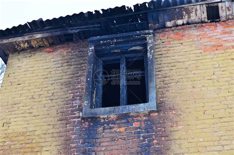 房子在一场大火中几乎完全烧毁高清图片下载-正版图片503712151-摄图网