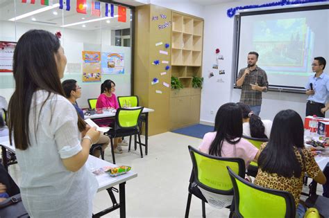 在线英语双师课——开启英语教学新模式 - 中港英文学校