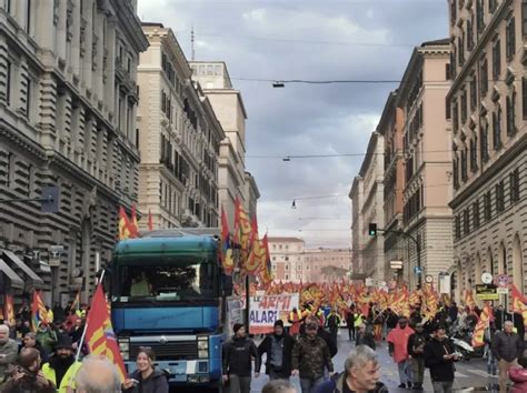 外媒：罗马爆发“放下武器，提高工资”示威，反对军援乌克兰