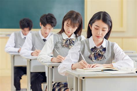 百日奋战燃青春！恒润实验学校举办2023届初三年级“百日誓师”活动