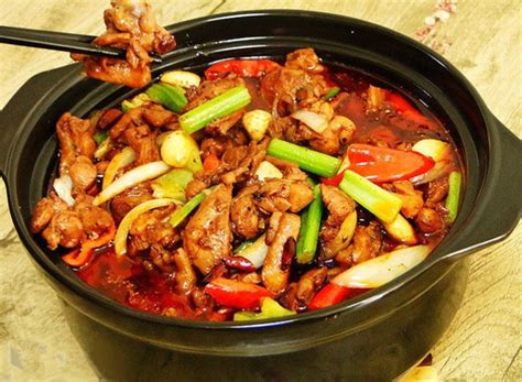 正宗重庆鸡公煲做法加盟-特色小吃-济南聖美味小吃技术培训