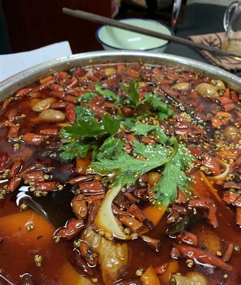 重庆最出名的蹄花汤- 重庆本地宝
