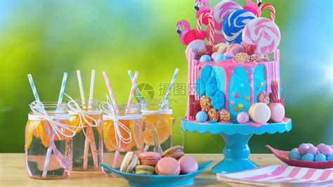 果冻糖果园幻想滴油蛋糕在花园派对上放高清图片下载-正版图片505425931-摄图网