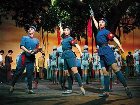 纪念红色娘子军成立90周年——现代琼剧《红色娘子军》精彩片段2_新浪新闻
